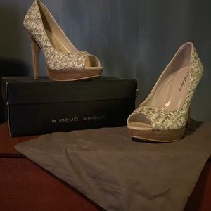 Michael Shannon 7.5 Peep Toe pumps